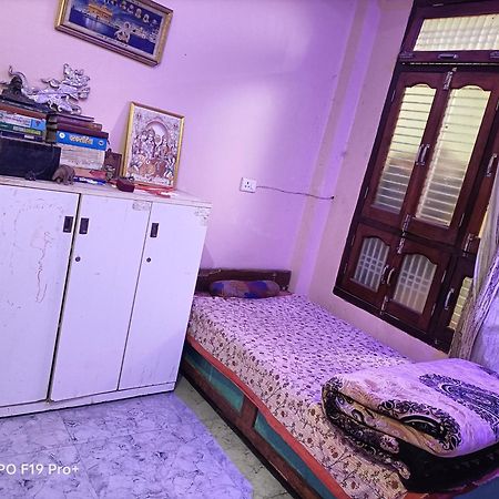 Shri Ram Sharnam Hotel Ayodhya Eksteriør billede